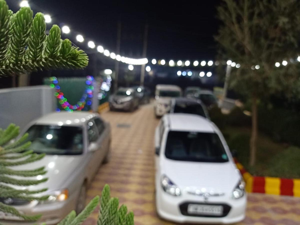 אלוואר Maan Hotel And Restaurant מראה חיצוני תמונה